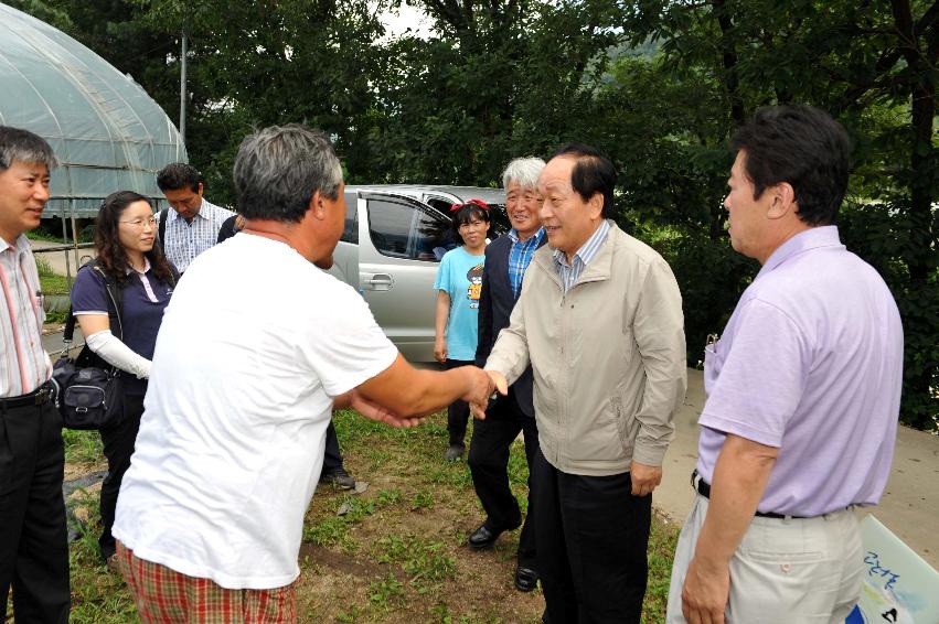 2011 서규홍 농림수산식품부 장관 화천토마토재배농가 방문 의 사진