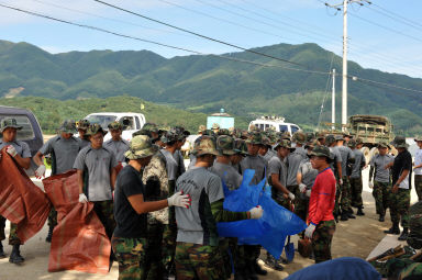 2011년도 파로호수변 환경정화 활동 의 사진