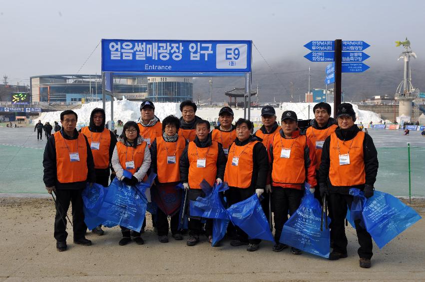 2012년도 사회지도층 인사 자원봉사활동 의 사진