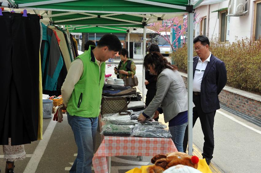 2012 화천읍 주민자치위원회 아름다운장터 운영 사진