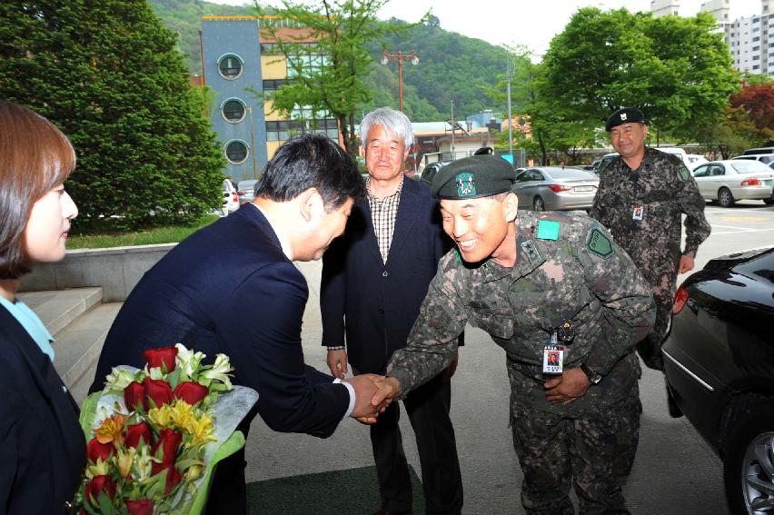 2013 김종태 제27보병사단장 접견 의 사진