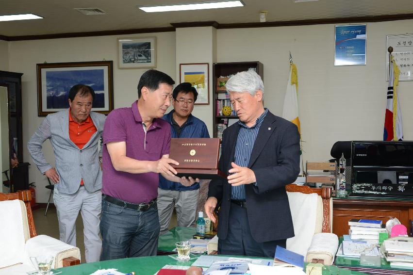 2013 중국 우한시 여자축구부 체육교류 및 전지훈련 참가자 접견 사진