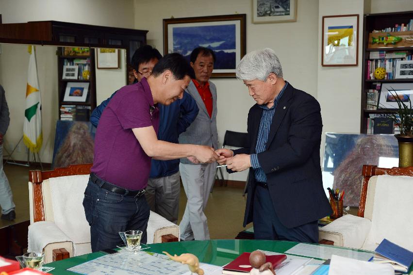 2013 중국 우한시 여자축구부 체육교류 및 전지훈련 참가자 접견 의 사진