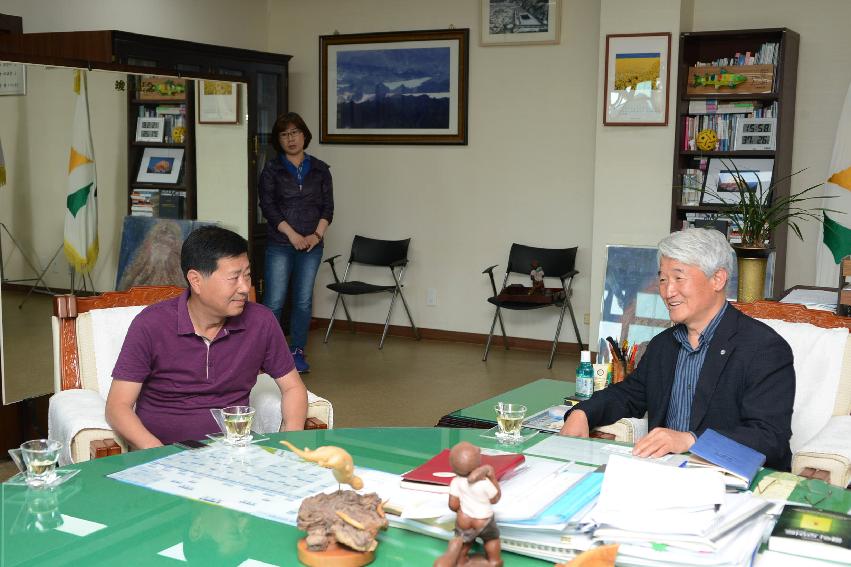 2013 중국 우한시 여자축구부 체육교류 및 전지훈련 참가자 접견 의 사진