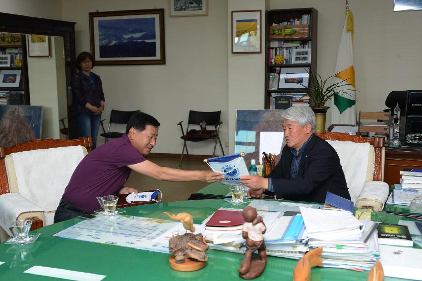 2013 중국 우한시 여자축구부 체육교류 및 전지훈련 참가자 접견 의 사진