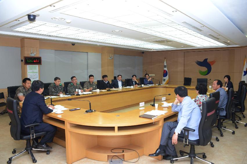 2013 작은 황소 진드기 관련 군관 대책회의 의 사진