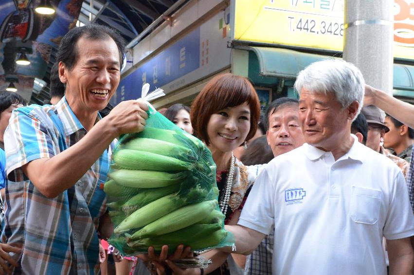 2013 전통시장 셀렙마케팅 연애인 장보기 의 사진