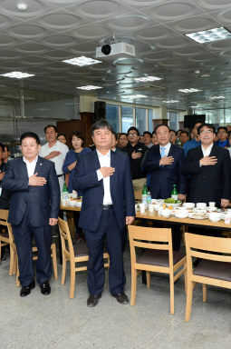 2013 간동면 유촌리 1사(삼성전자) 1촌 자매결연 협약식 의 사진