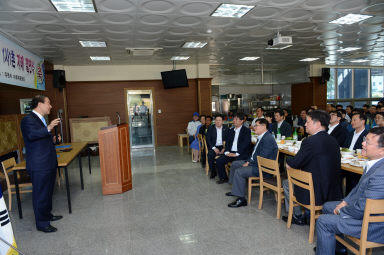 2013 간동면 유촌리 1사(삼성전자) 1촌 자매결연 협약식 의 사진