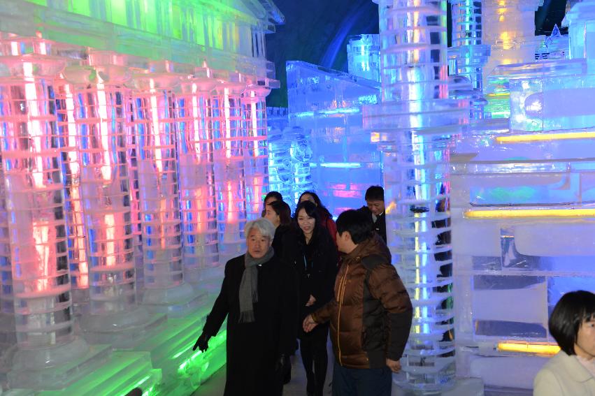 2014 세계겨울도시 시장회의 관계자 얼음나라투명광장 방문 의 사진