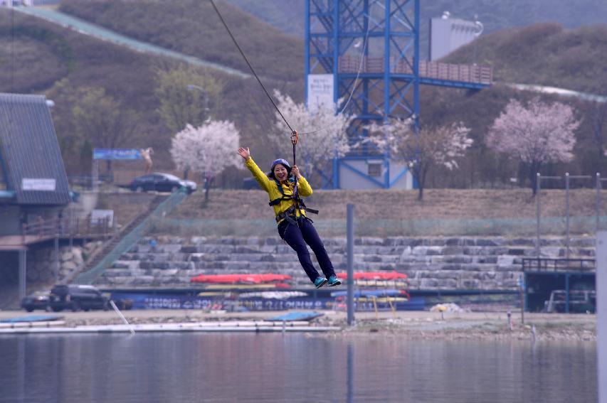 2014 사계절관광 에어링 화천 붕어섬 (하늘가르기,레일바이크,월엽편주,카약,2·3인승 자전거)  의 사진