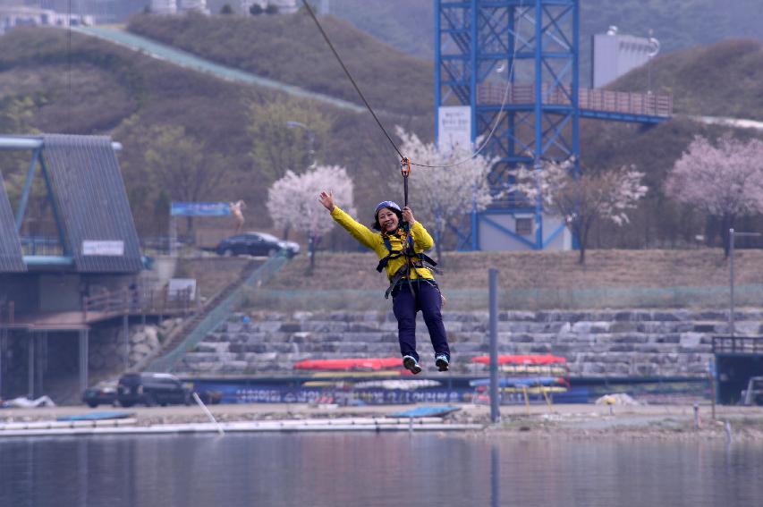 2014 사계절관광 에어링 화천 붕어섬 (하늘가르기,레일바이크,월엽편주,카약,2·3인승 자전거)  의 사진