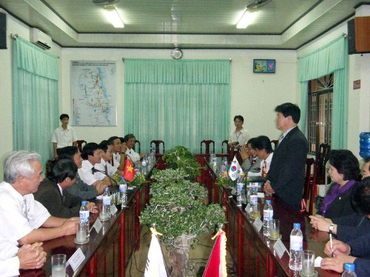 베트남 떠이션현 우호교류 협정식 의 사진