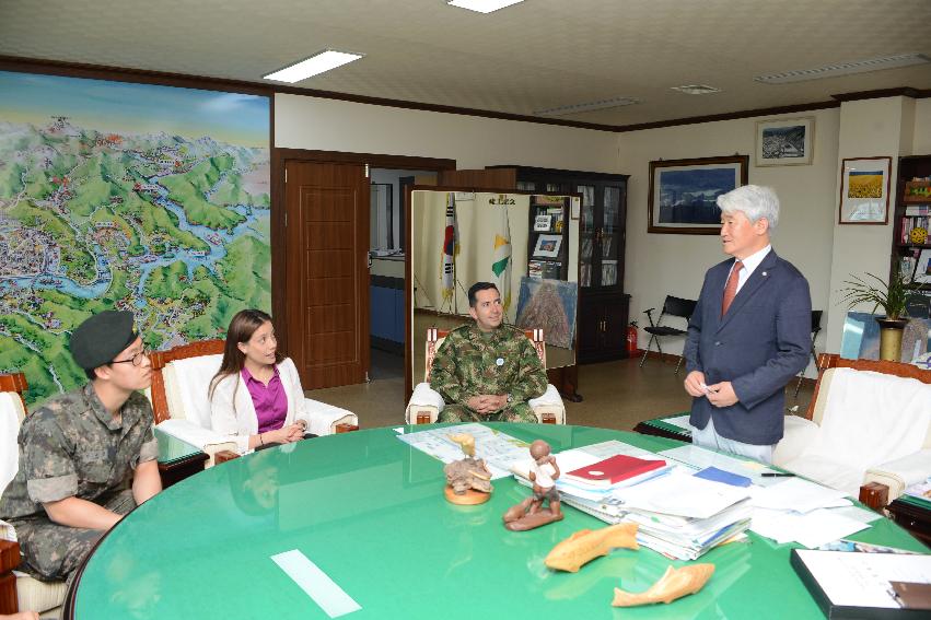 2013 콜롬비아 대사관 부관 접견 의 사진