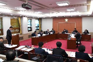 2016 화천군의회(2차 정례회) 제2차 예결특위 사진
