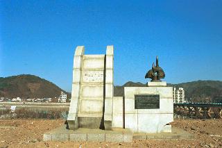 군민헌장비 사진
