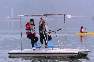 2014 사계절관광 에어링 화천 붕어섬 (하늘가르기,레일바이크,월엽편주,카약,2·3인승 자전거)  의 사진